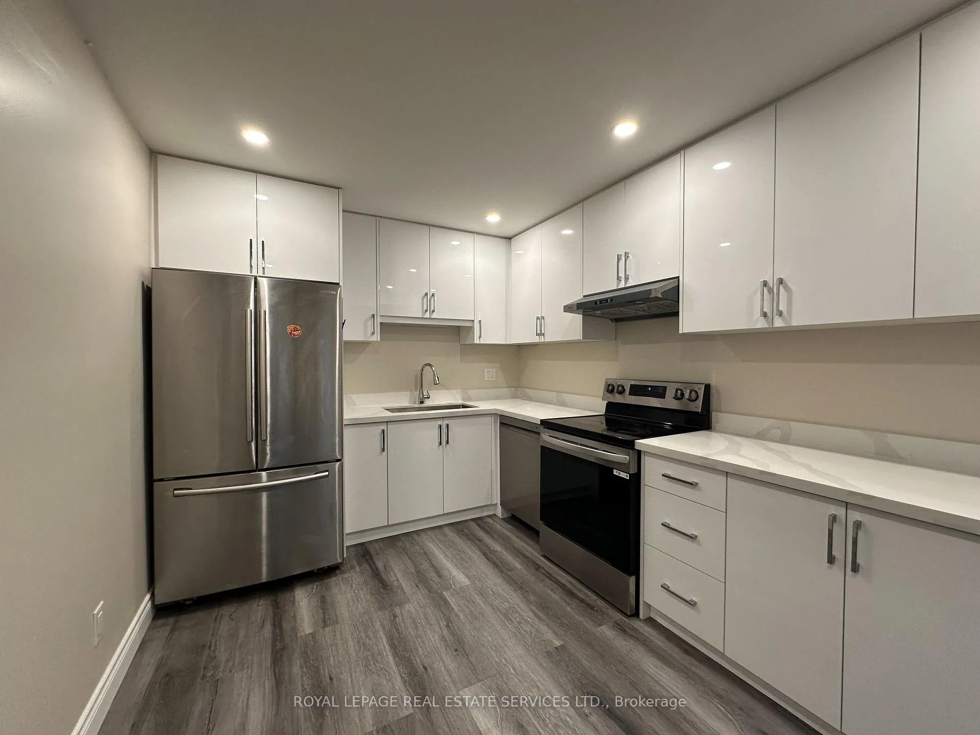Photo 5 of 2079 The Collegeway, Mississauga, Erin Mills — HOMEH