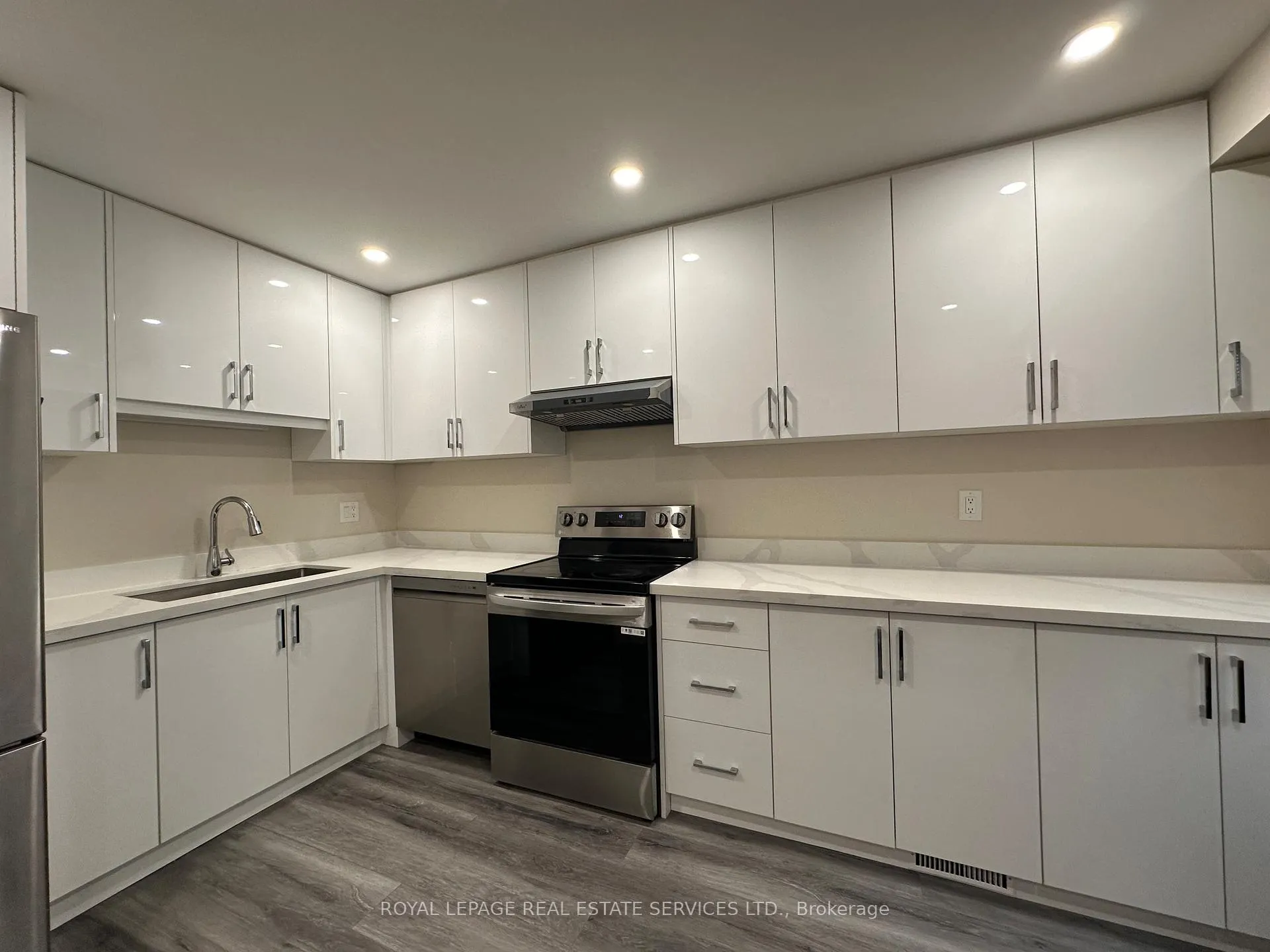 Photo 6 of 2079 The Collegeway, Mississauga, Erin Mills — HOMEH