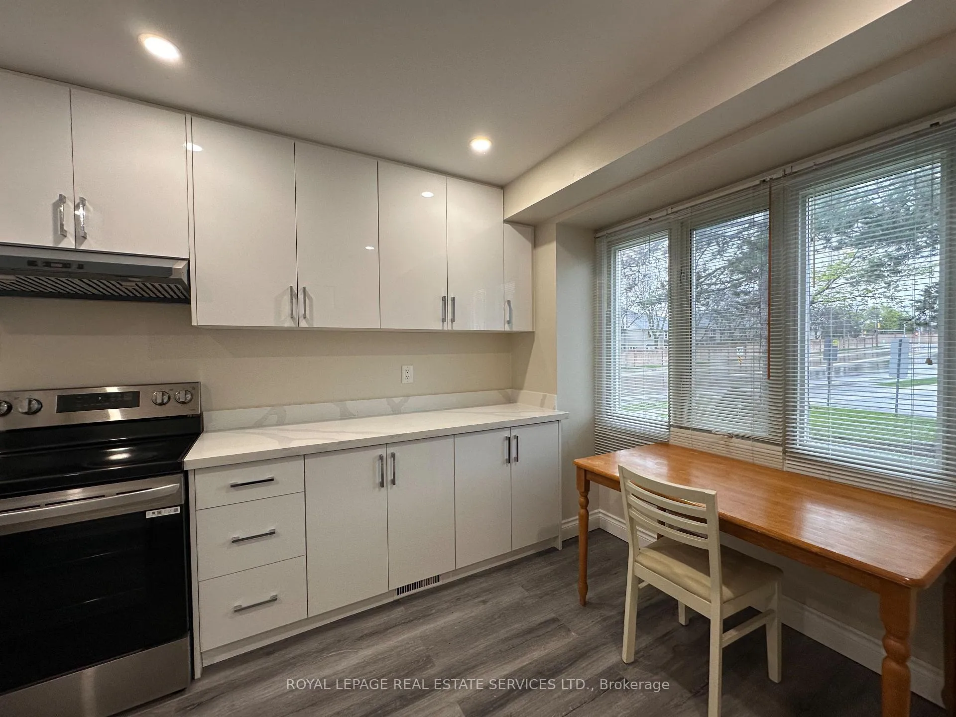 Photo 7 of 2079 The Collegeway, Mississauga, Erin Mills — HOMEH