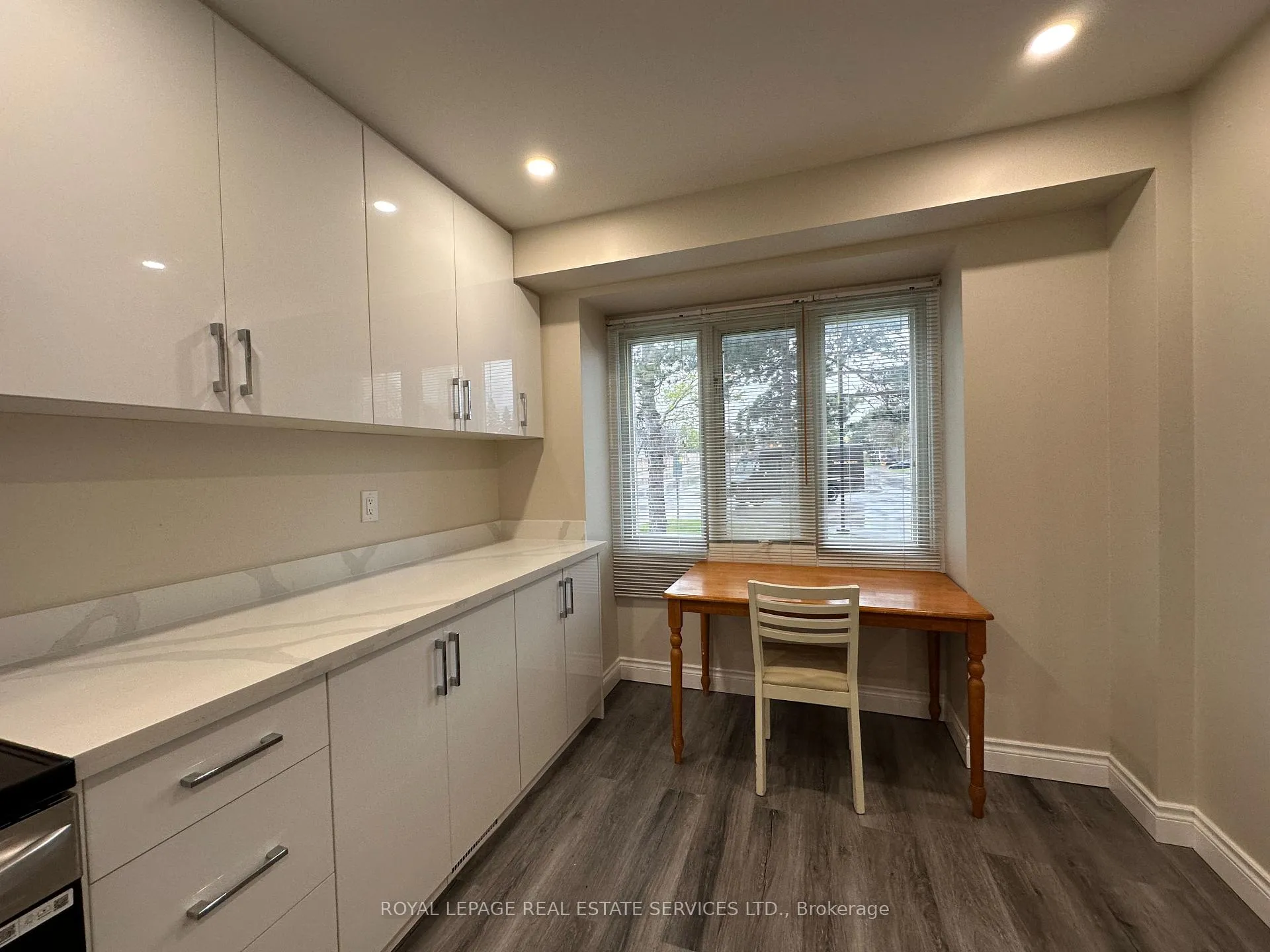 Photo 8 of 2079 The Collegeway, Mississauga, Erin Mills — HOMEH