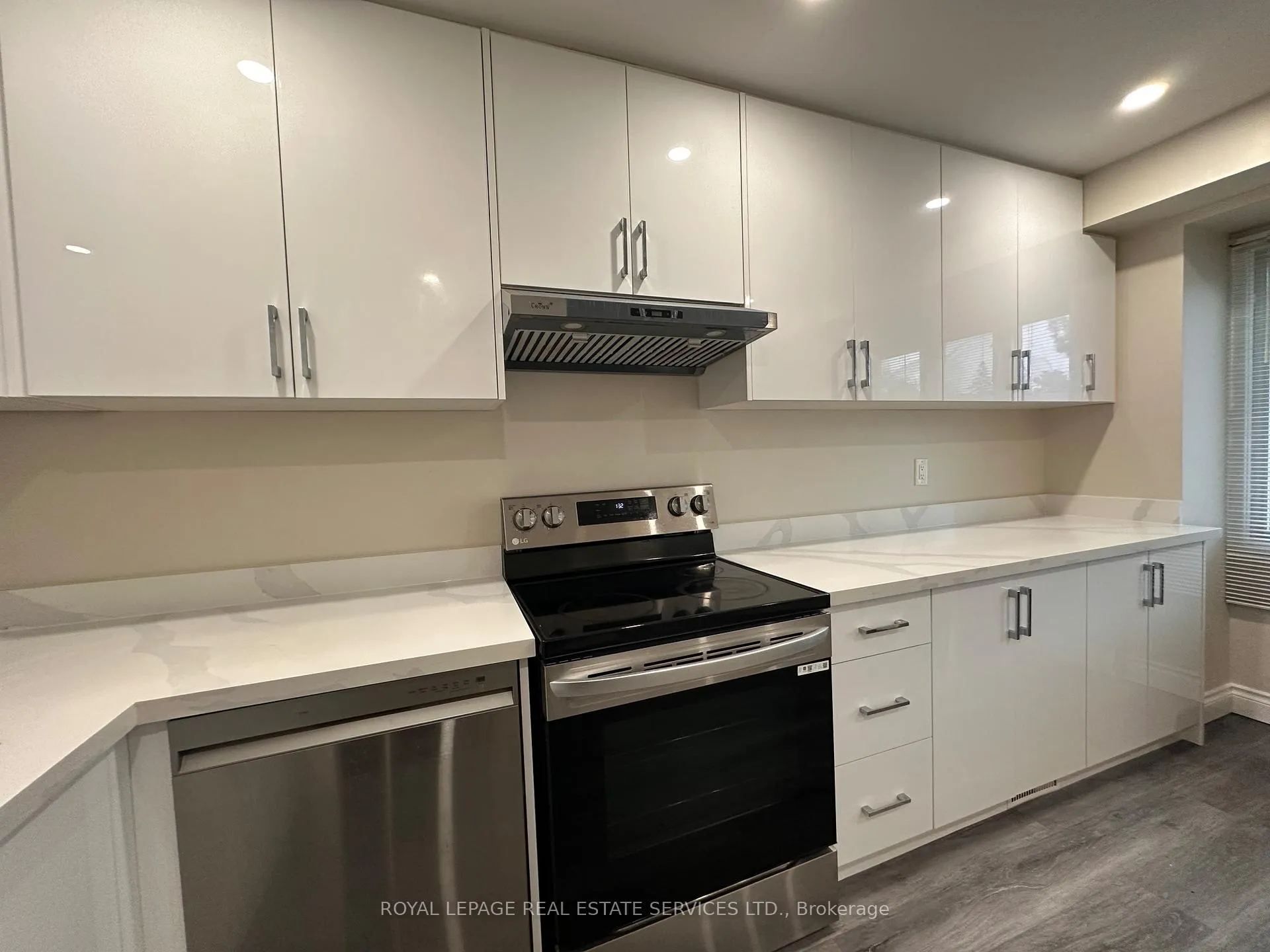 Photo 9 of 2079 The Collegeway, Mississauga, Erin Mills — HOMEH