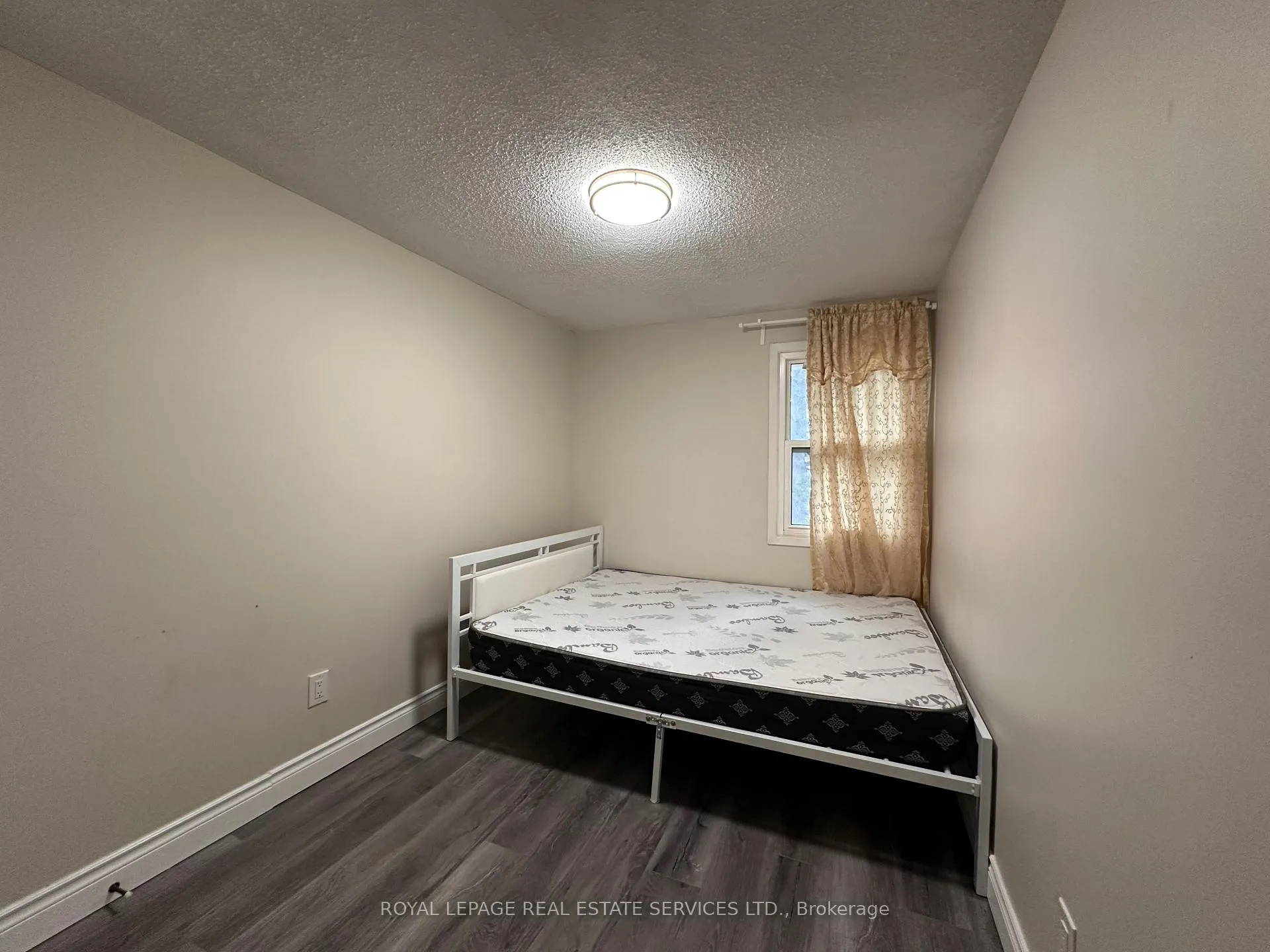 Photo 16 of 2079 The Collegeway, Mississauga, Erin Mills — HOMEH