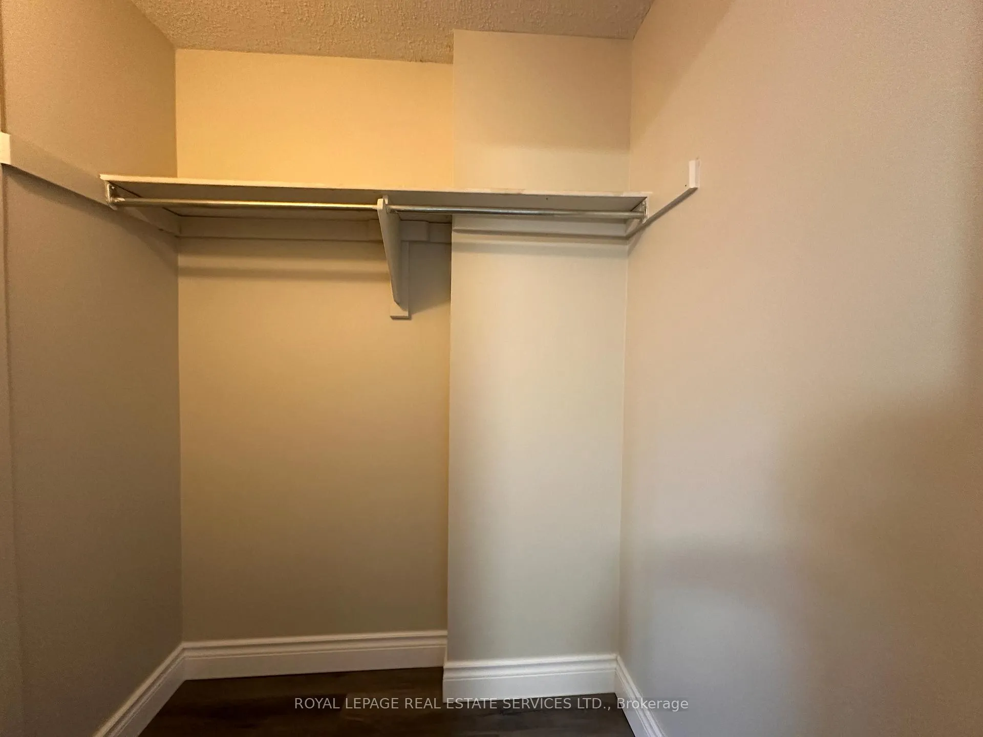 Photo 21 of 2079 The Collegeway, Mississauga, Erin Mills — HOMEH