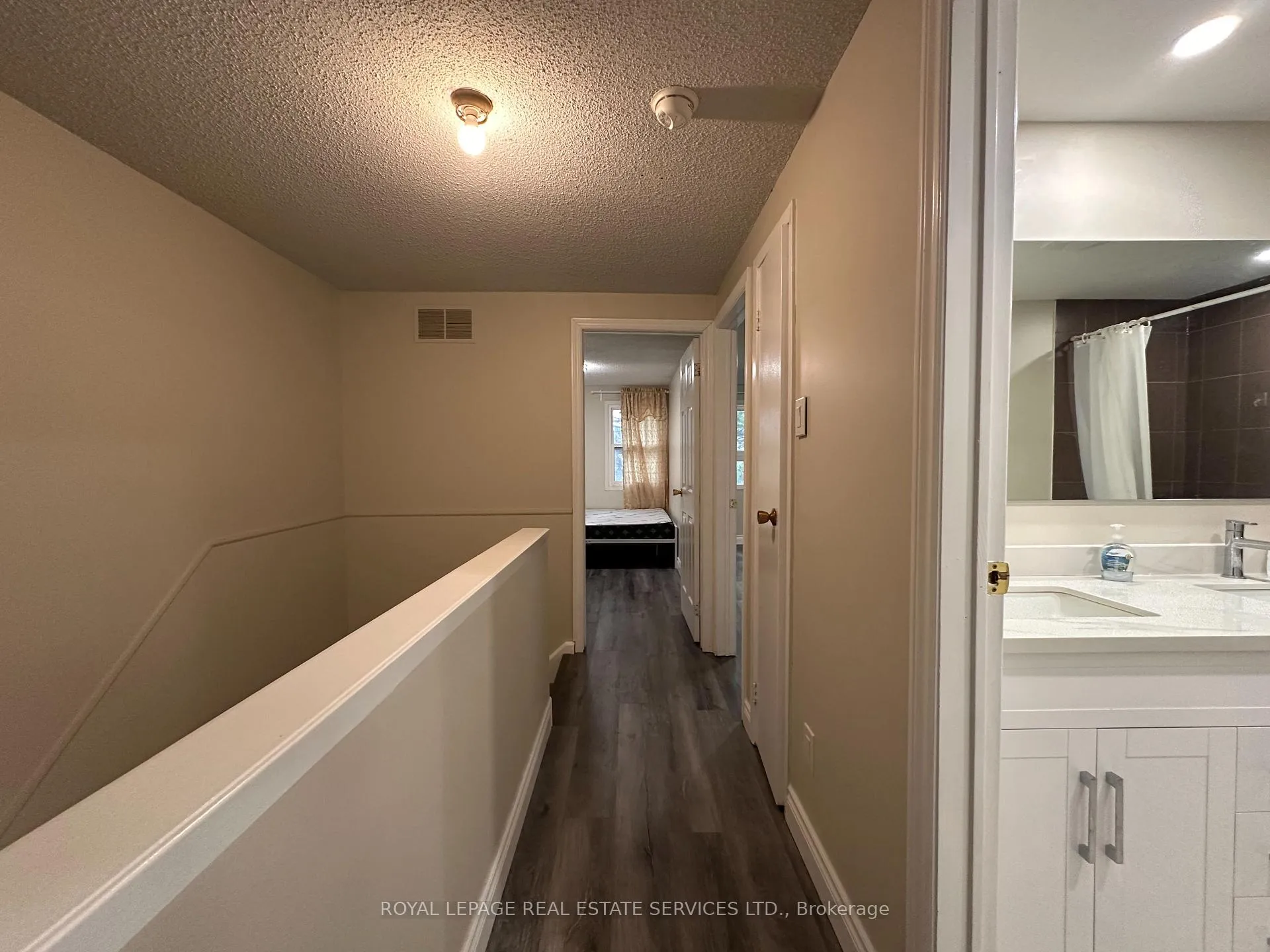 Photo 24 of 2079 The Collegeway, Mississauga, Erin Mills — HOMEH
