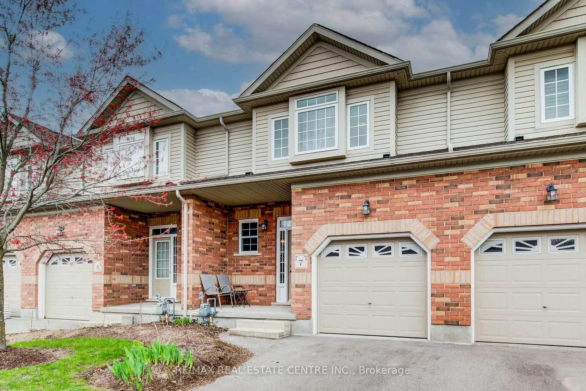 Photo 3 of Unit 7, 330 Dearborn Boulevard, Waterloo — HOMEH