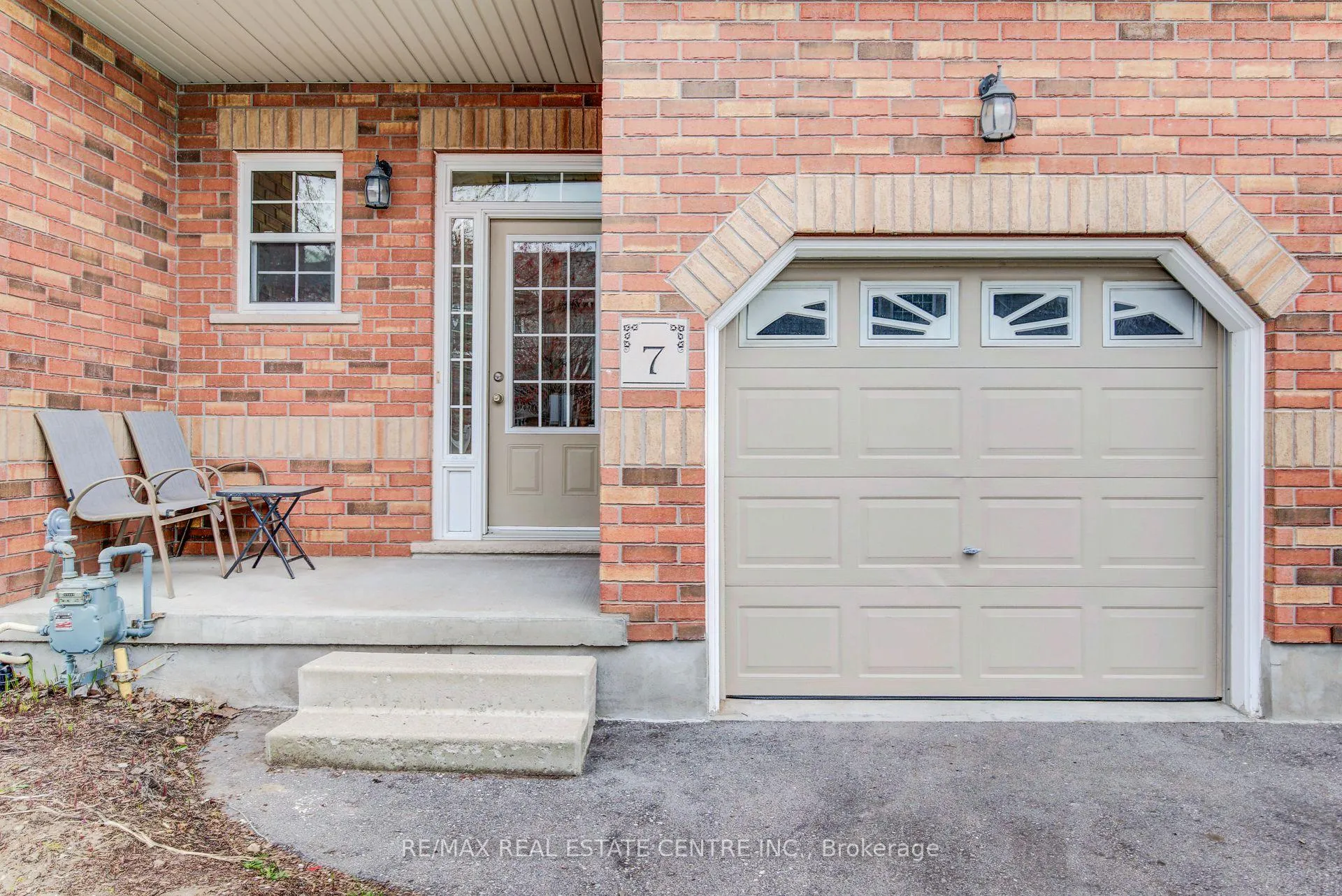 Photo 4 of Unit 7, 330 Dearborn Boulevard, Waterloo — HOMEH