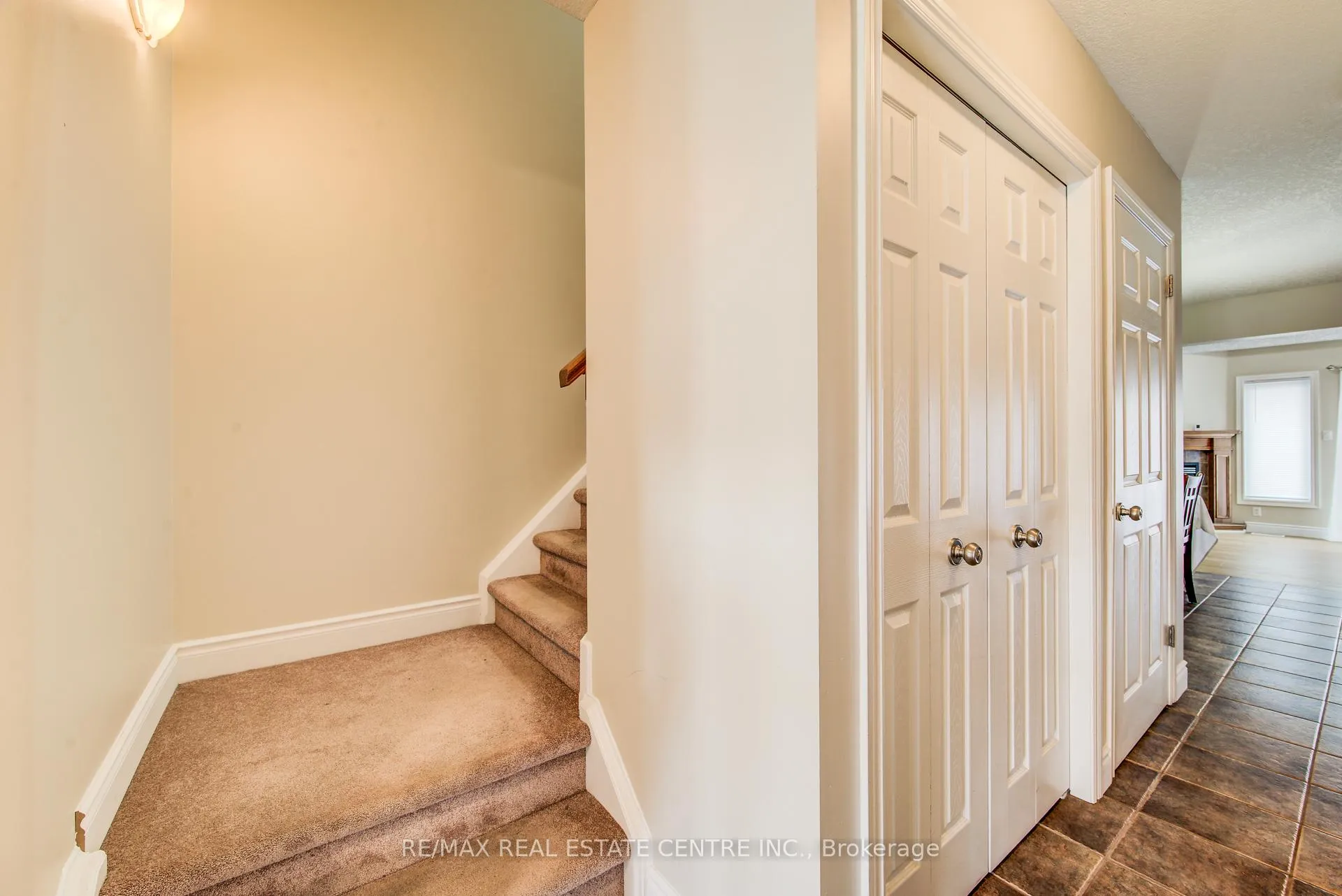 Photo 10 of Unit 7, 330 Dearborn Boulevard, Waterloo — HOMEH