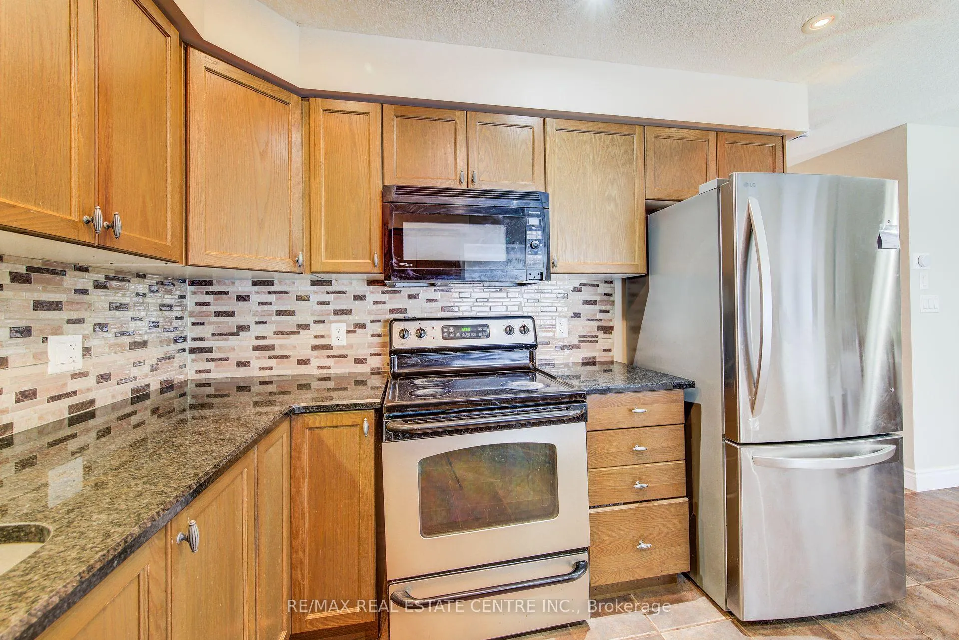 Photo 17 of Unit 7, 330 Dearborn Boulevard, Waterloo — HOMEH