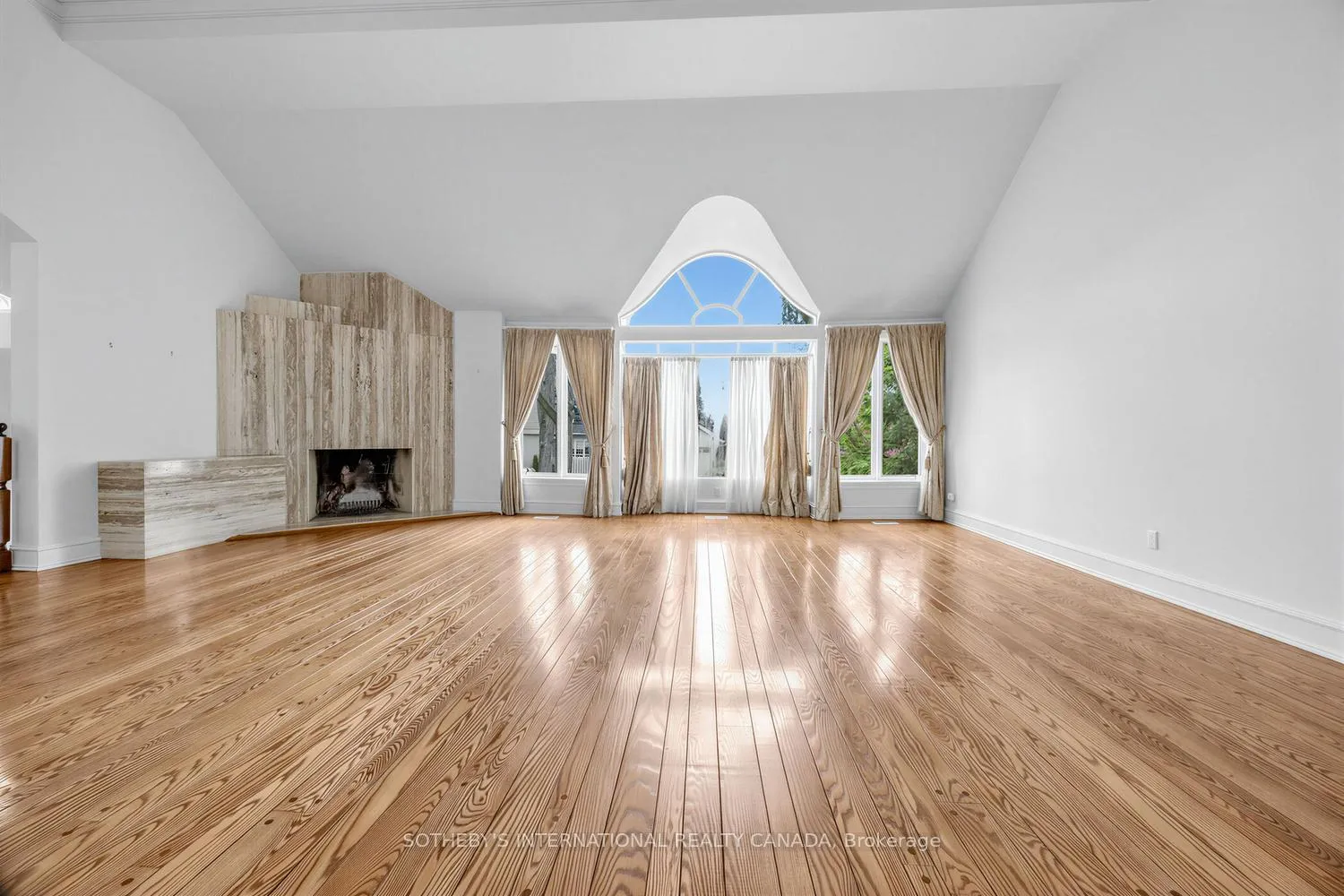 Photo 5 of 36 Hawthorn Avenue, Toronto, Rosedale-Moore Park — HOMEH
