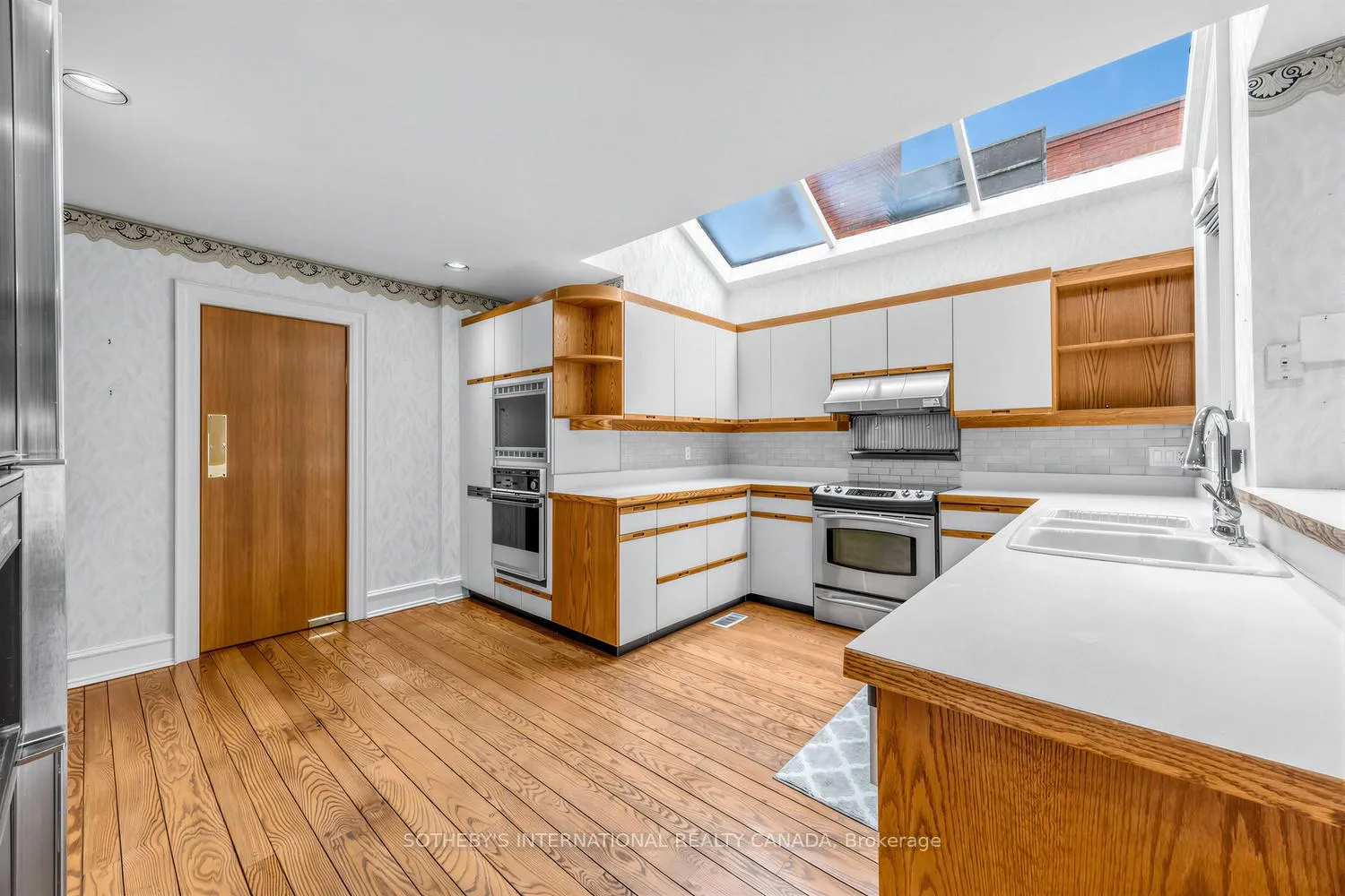 Photo 12 of 36 Hawthorn Avenue, Toronto, Rosedale-Moore Park — HOMEH