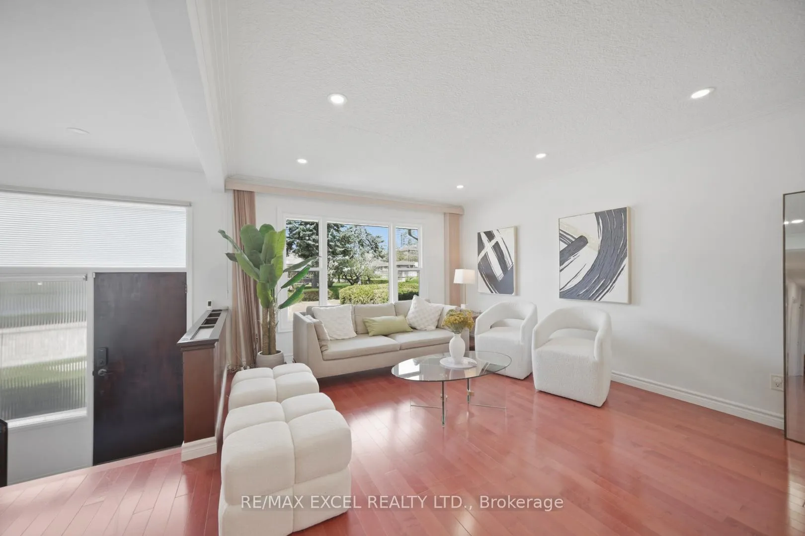 Photo 12 of 2 Charlemont Crescent, Scarborough, Tam O'Shanter-Sullivan — HOMEH