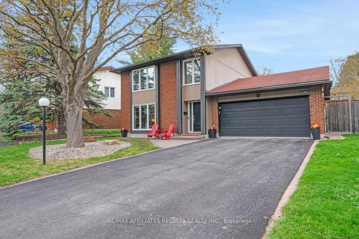 Photo 3 of 40 Nanook Crescent, Ottawa, Kanata - Katimavik — HOMEH