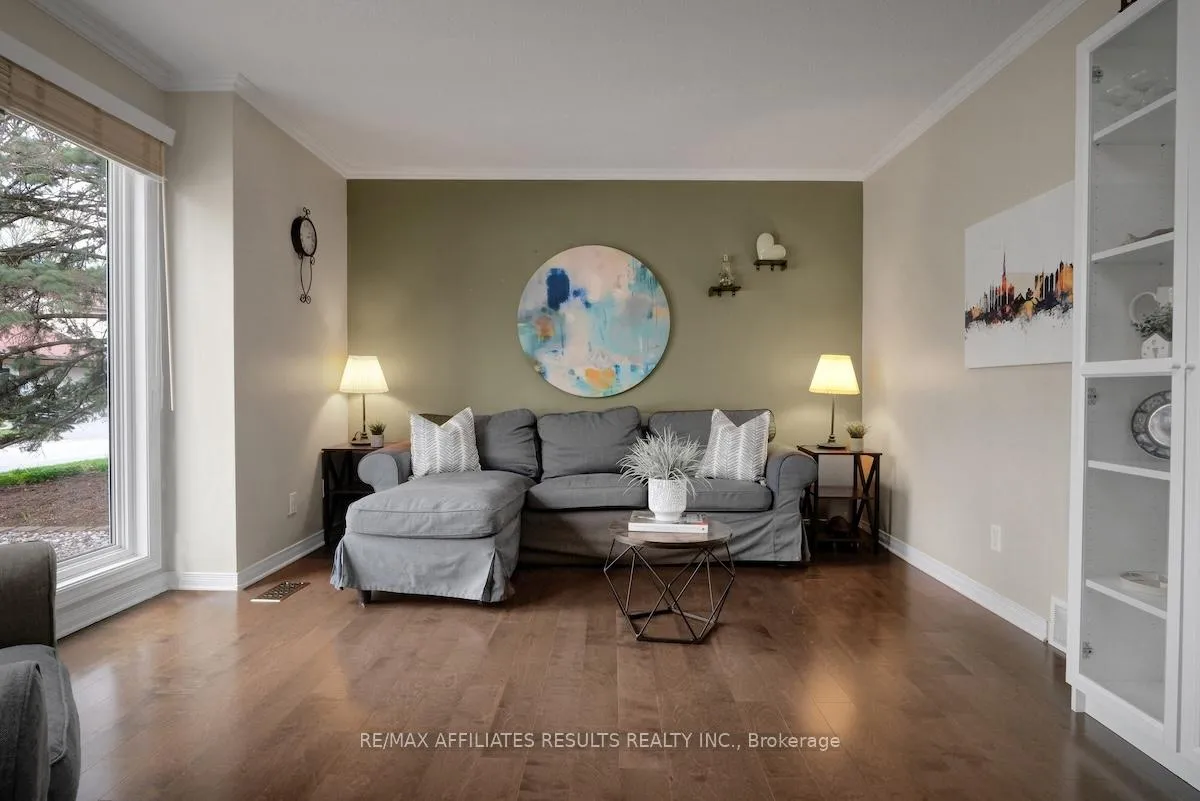 Photo 8 of 40 Nanook Crescent, Ottawa, Kanata - Katimavik — HOMEH