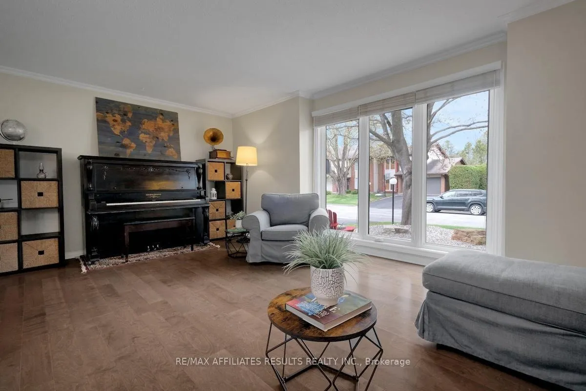 Photo 9 of 40 Nanook Crescent, Ottawa, Kanata - Katimavik — HOMEH