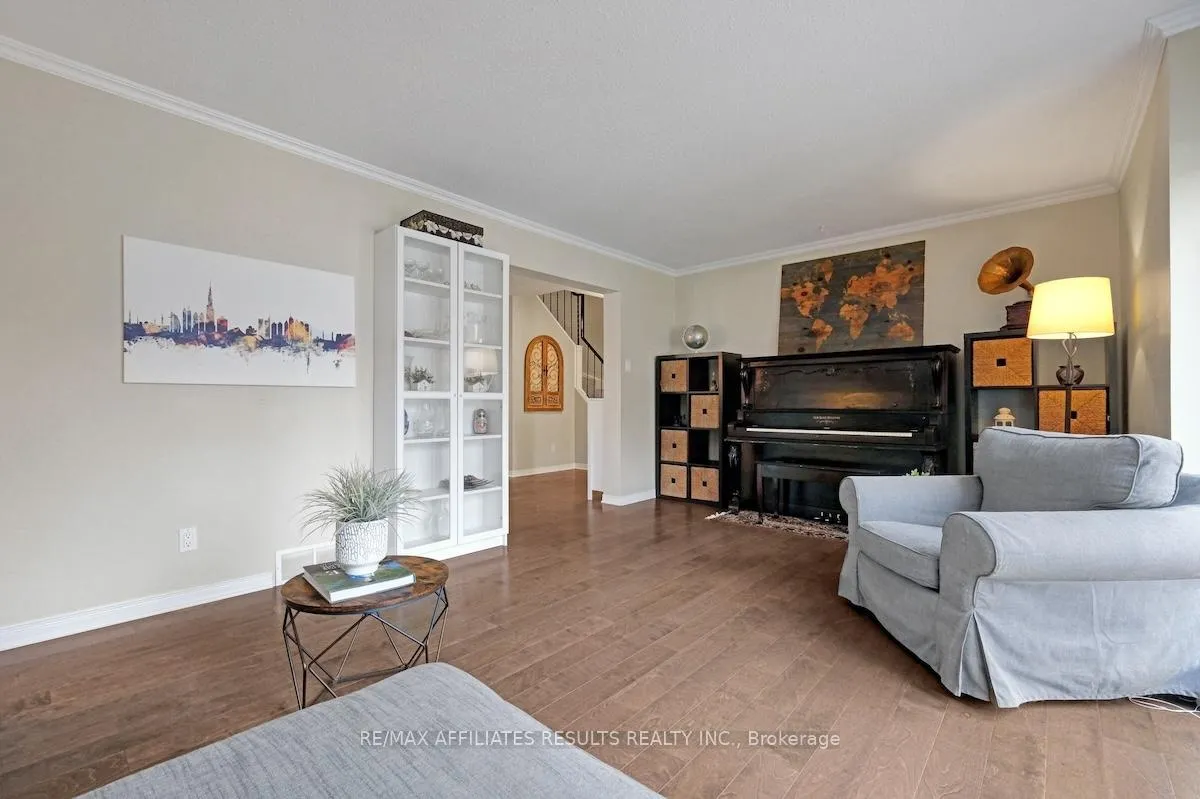 Photo 10 of 40 Nanook Crescent, Ottawa, Kanata - Katimavik — HOMEH