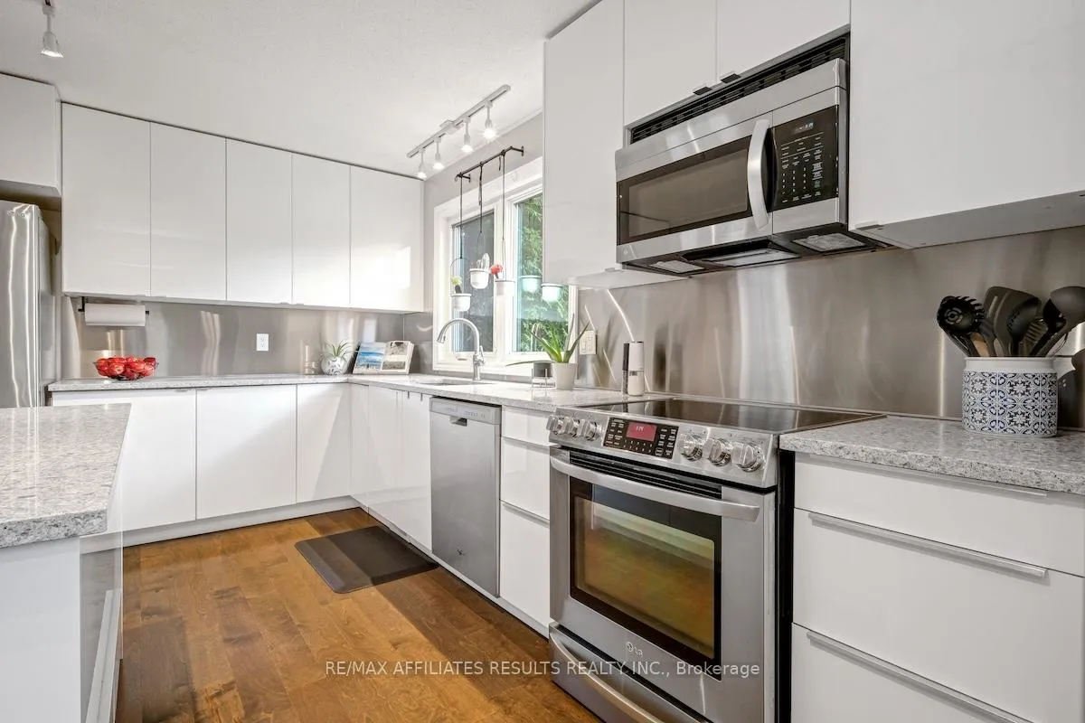 Photo 14 of 40 Nanook Crescent, Ottawa, Kanata - Katimavik — HOMEH