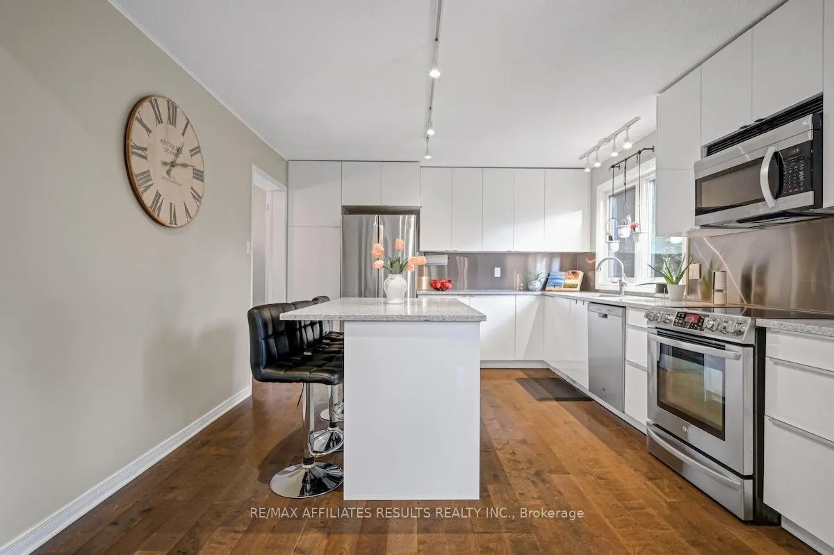 Photo 15 of 40 Nanook Crescent, Ottawa, Kanata - Katimavik — HOMEH