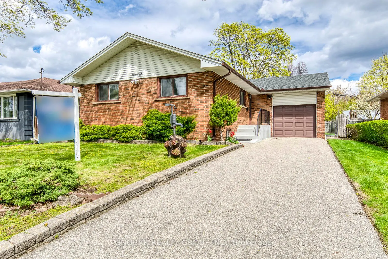 Photo 2 of 70 Lavington Drive, Etobicoke, Willowridge-Martingrove-Richview — HOMEH