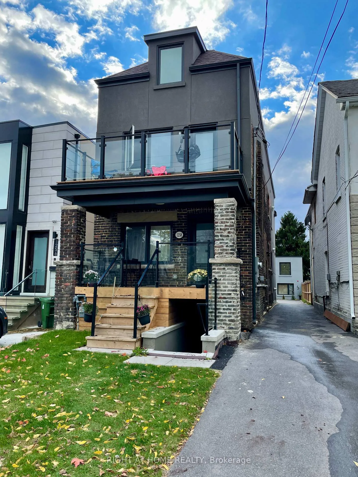 Front of Unit 1, 1258 Broadview Avenue