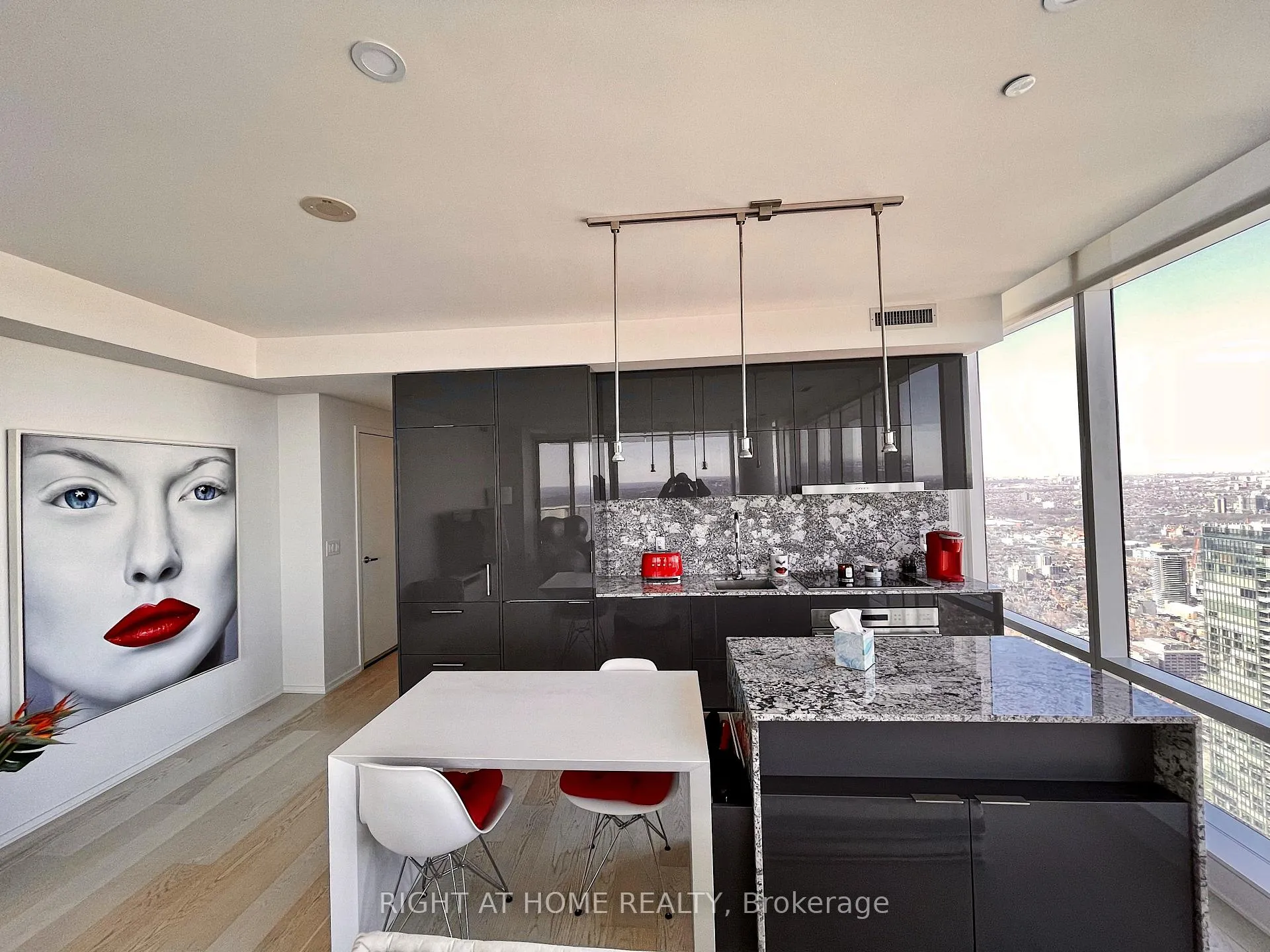 Photo 3 of Unit 7401, 1 Bloor Street E, Toronto, Church-Yonge Corridor — HOMEH