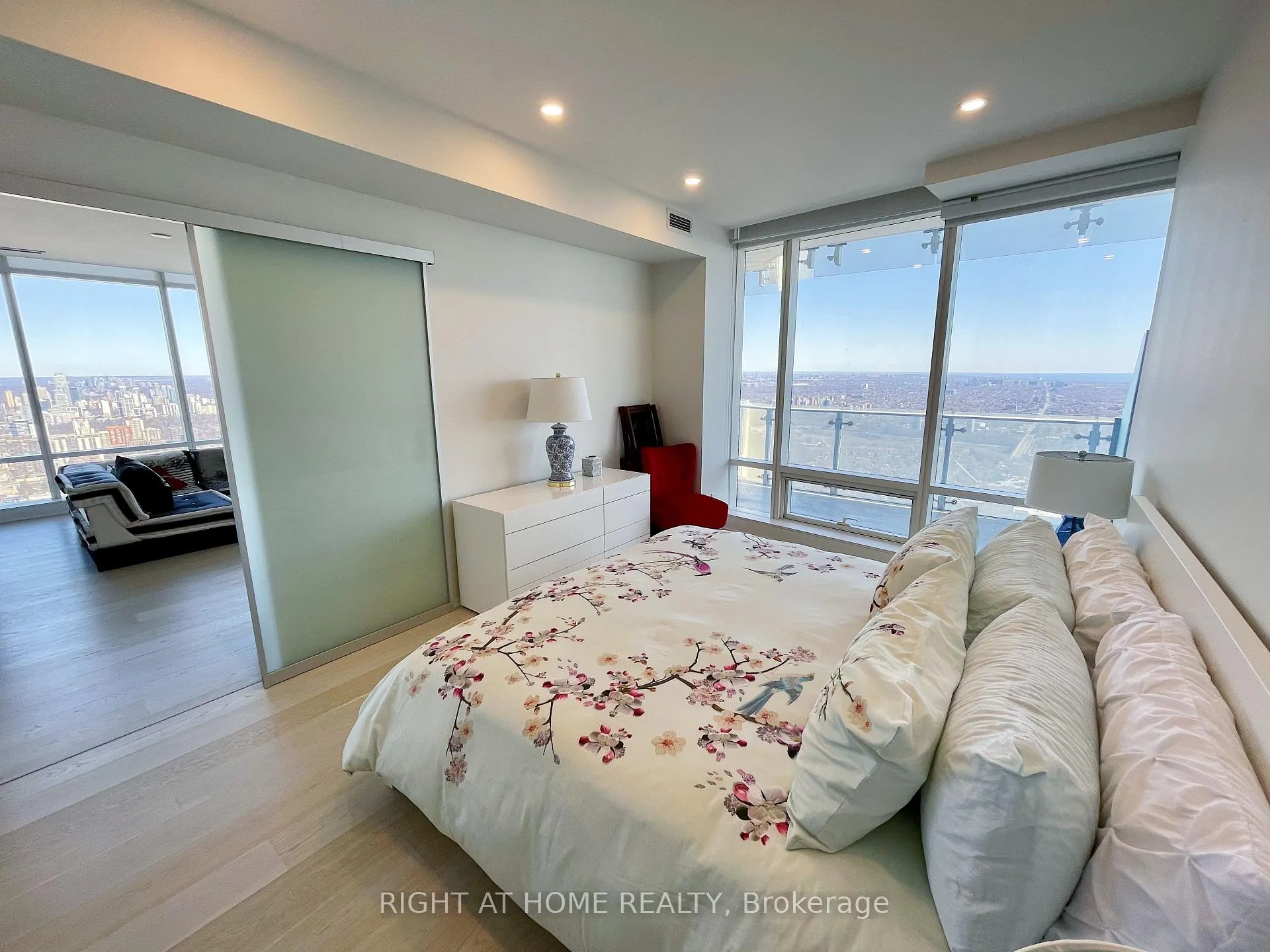 Photo 5 of Unit 7401, 1 Bloor Street E, Toronto, Church-Yonge Corridor — HOMEH