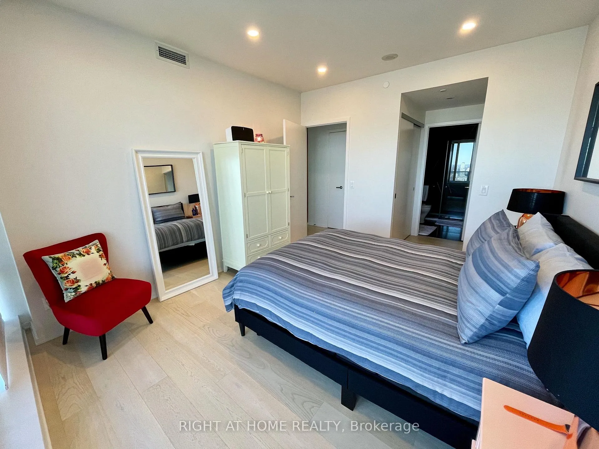 Photo 11 of Unit 7401, 1 Bloor Street E, Toronto, Church-Yonge Corridor — HOMEH