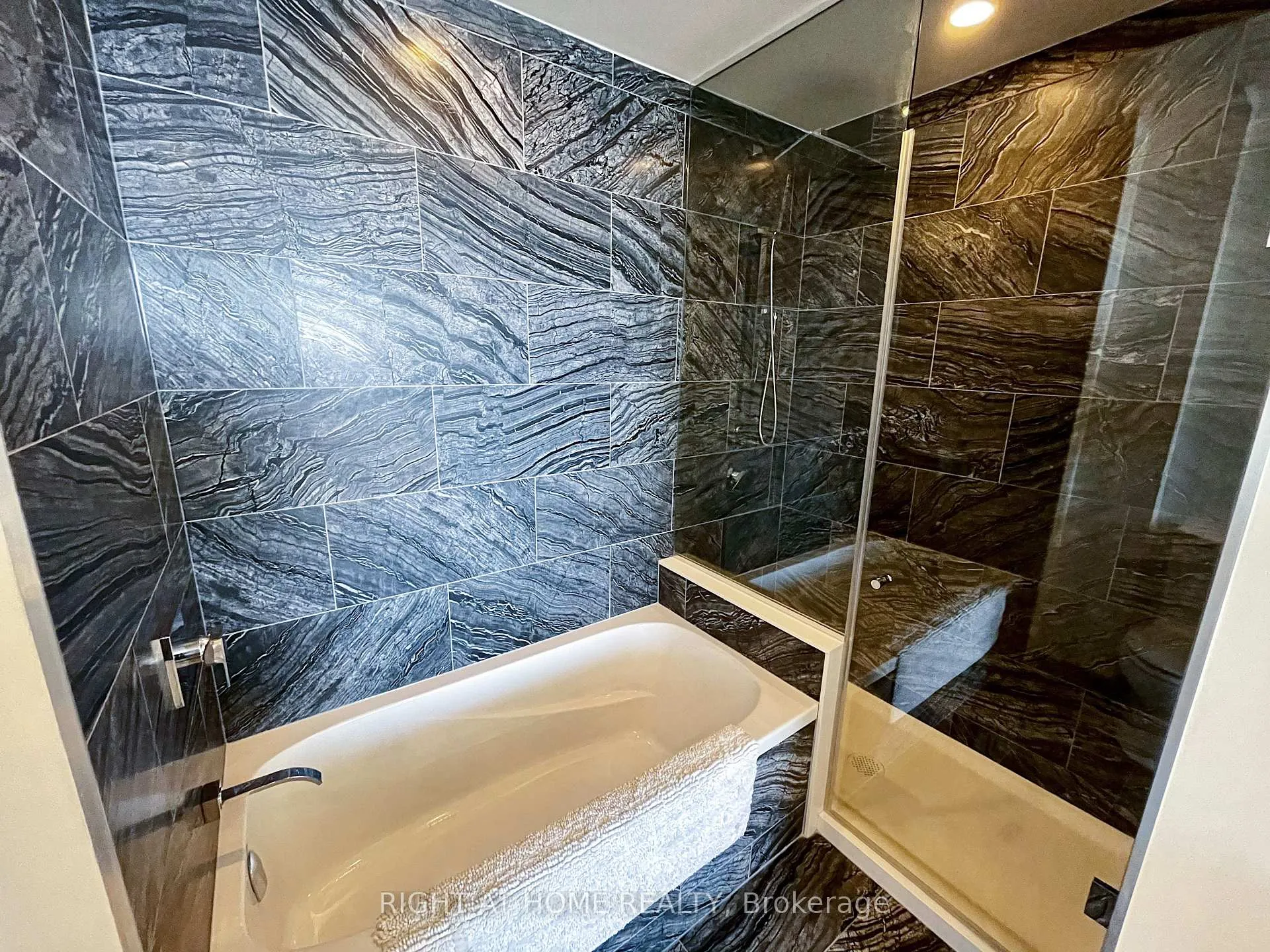 Photo 13 of Unit 7401, 1 Bloor Street E, Toronto, Church-Yonge Corridor — HOMEH