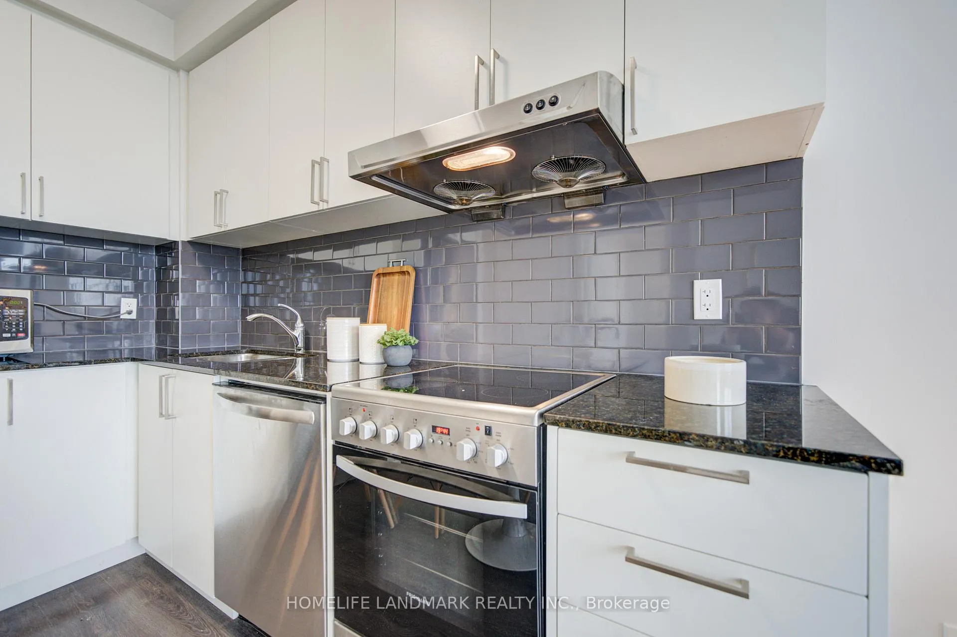 Photo 21 of Unit 712W, 268 Buchanan Drive, Markham, Unionville — HOMEH