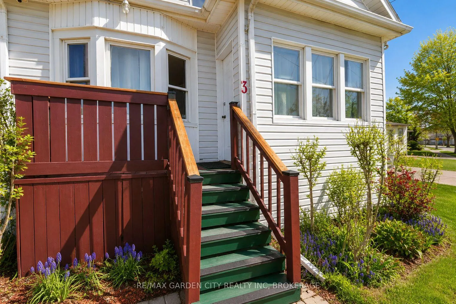Photo 3 of 3 Delaware Avenue, St. Catharines, Facer — HOMEH