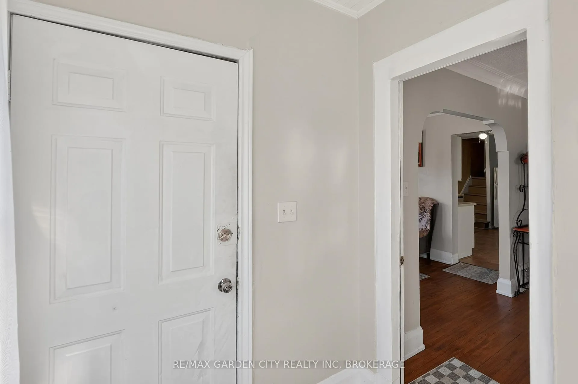 Photo 5 of 3 Delaware Avenue, St. Catharines, Facer — HOMEH
