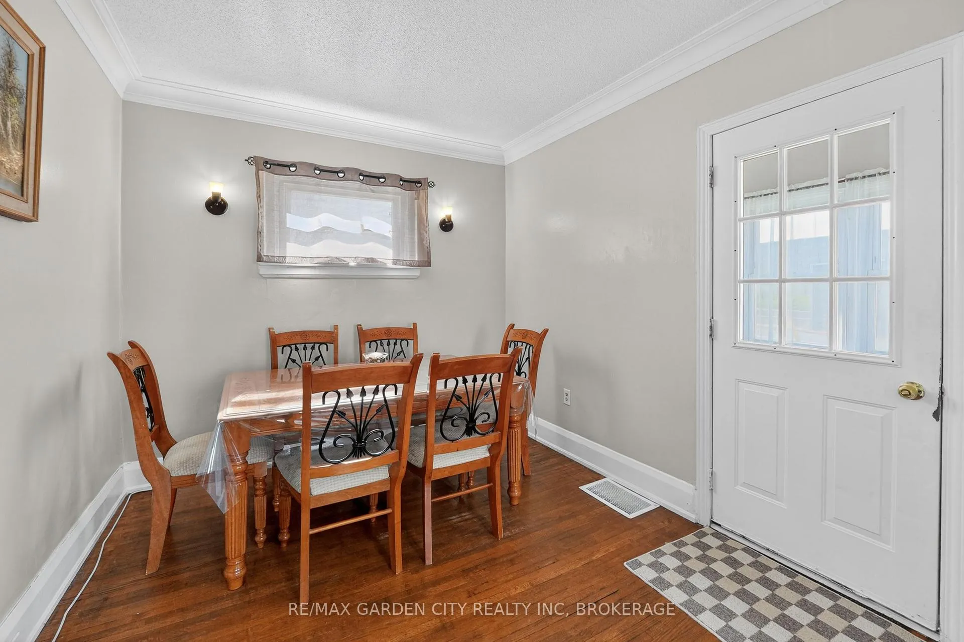 Photo 6 of 3 Delaware Avenue, St. Catharines, Facer — HOMEH