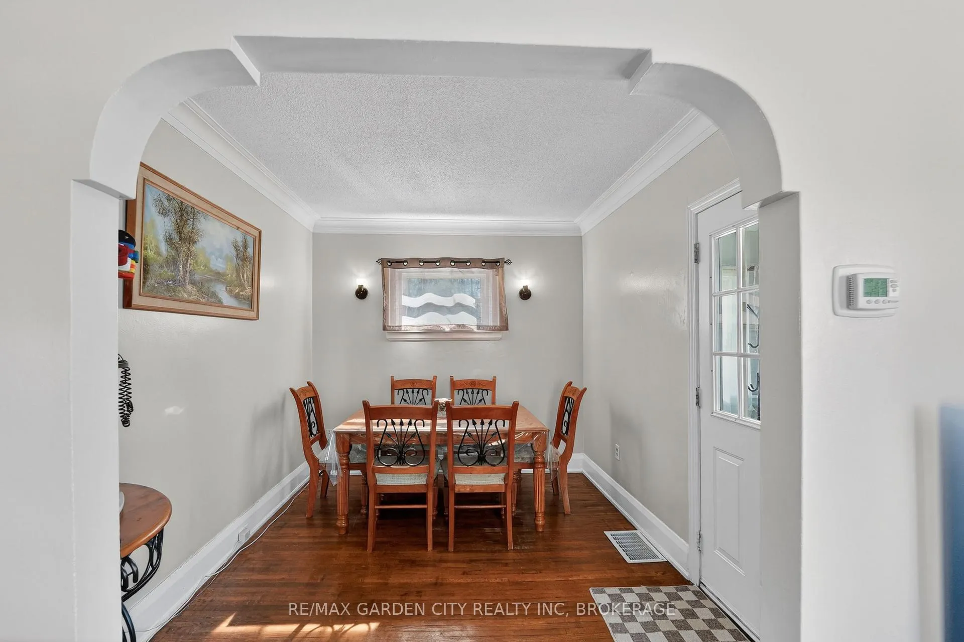 Photo 7 of 3 Delaware Avenue, St. Catharines, Facer — HOMEH