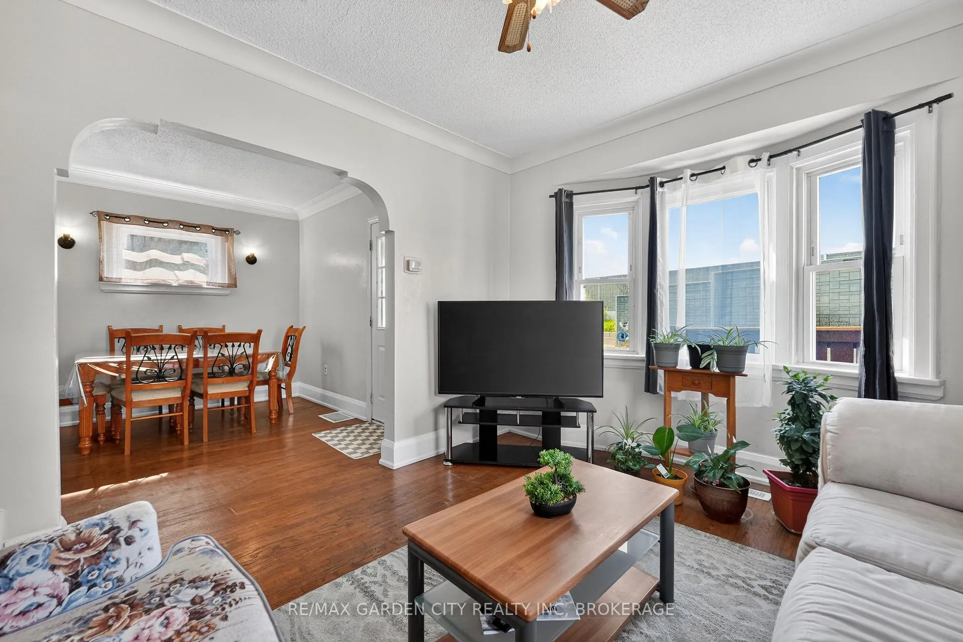Photo 8 of 3 Delaware Avenue, St. Catharines, Facer — HOMEH