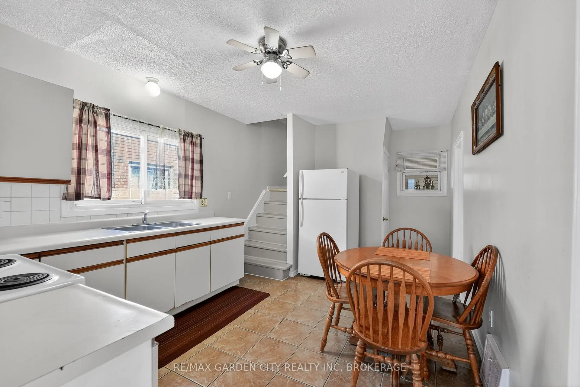 Photo 13 of 3 Delaware Avenue, St. Catharines, Facer — HOMEH