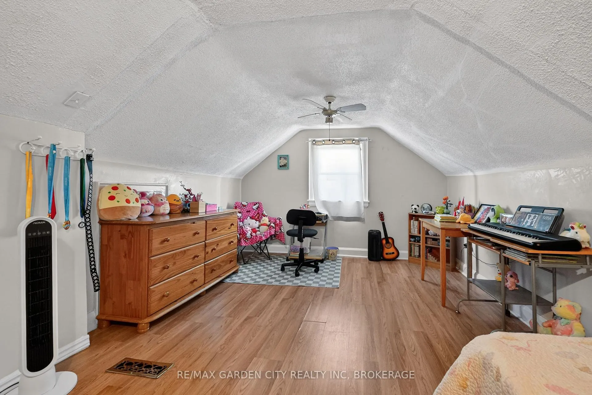 Photo 22 of 3 Delaware Avenue, St. Catharines, Facer — HOMEH