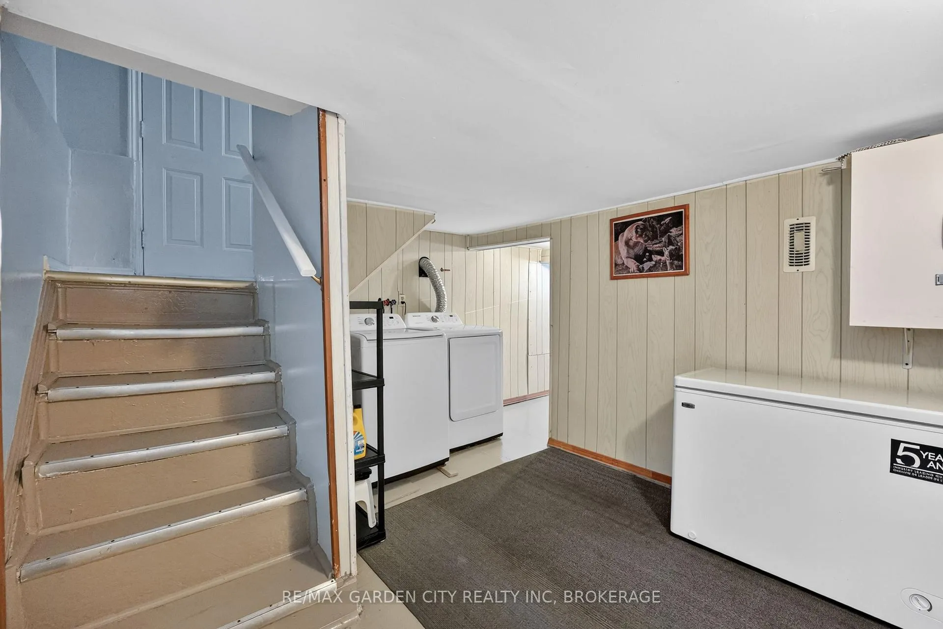 Photo 23 of 3 Delaware Avenue, St. Catharines, Facer — HOMEH