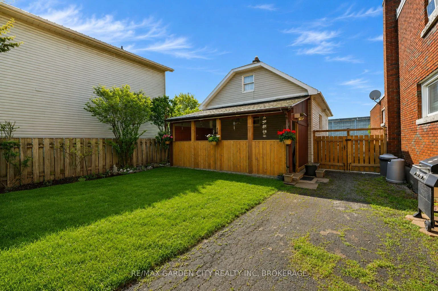 Photo 35 of 3 Delaware Avenue, St. Catharines, Facer — HOMEH