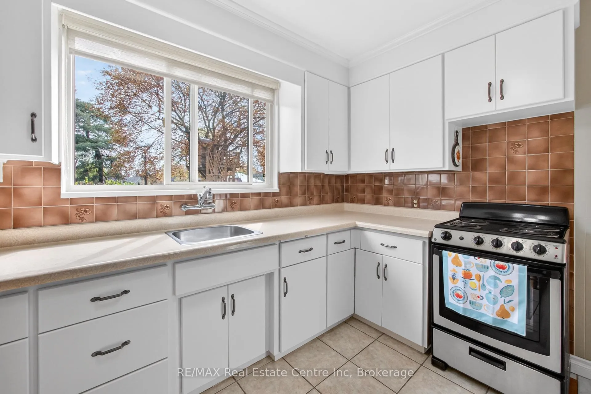 Photo 15 of 188 Edwin Street, Kitchener — HOMEH