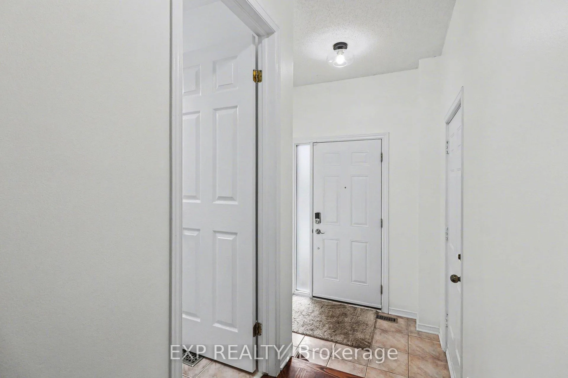 Photo 3 of 1504 Duplante Avenue, Ottawa, Fallingbrook/Pineridge — HOMEH