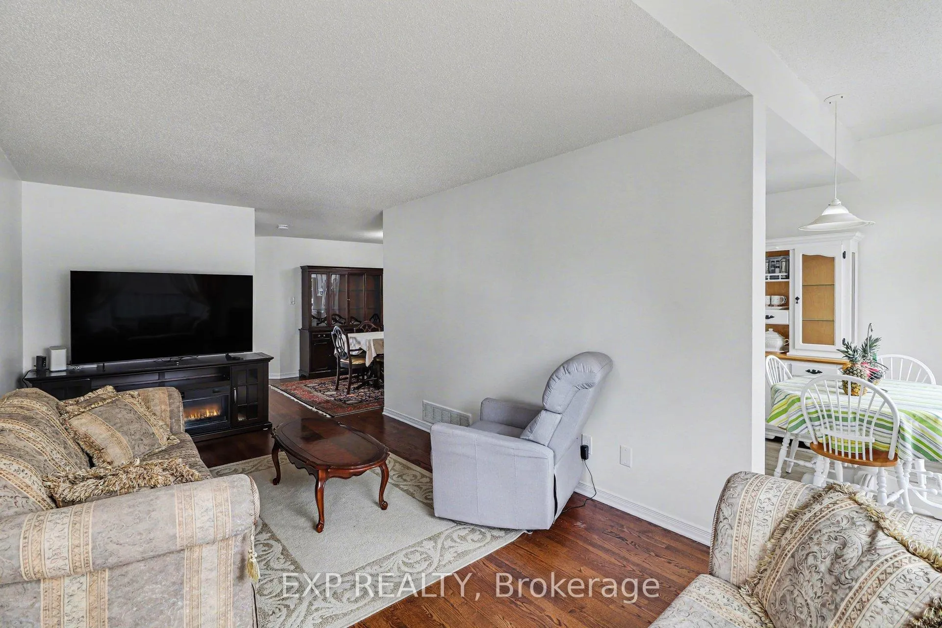 Photo 9 of 1504 Duplante Avenue, Ottawa, Fallingbrook/Pineridge — HOMEH