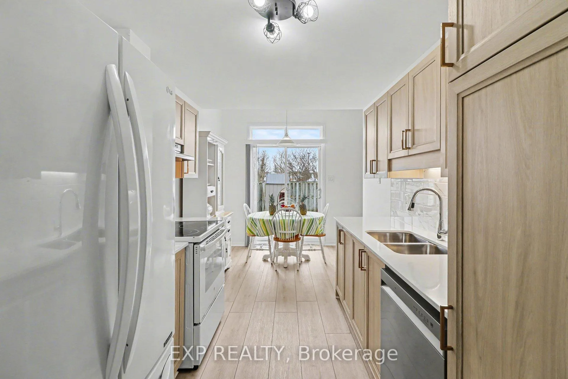 Photo 11 of 1504 Duplante Avenue, Ottawa, Fallingbrook/Pineridge — HOMEH