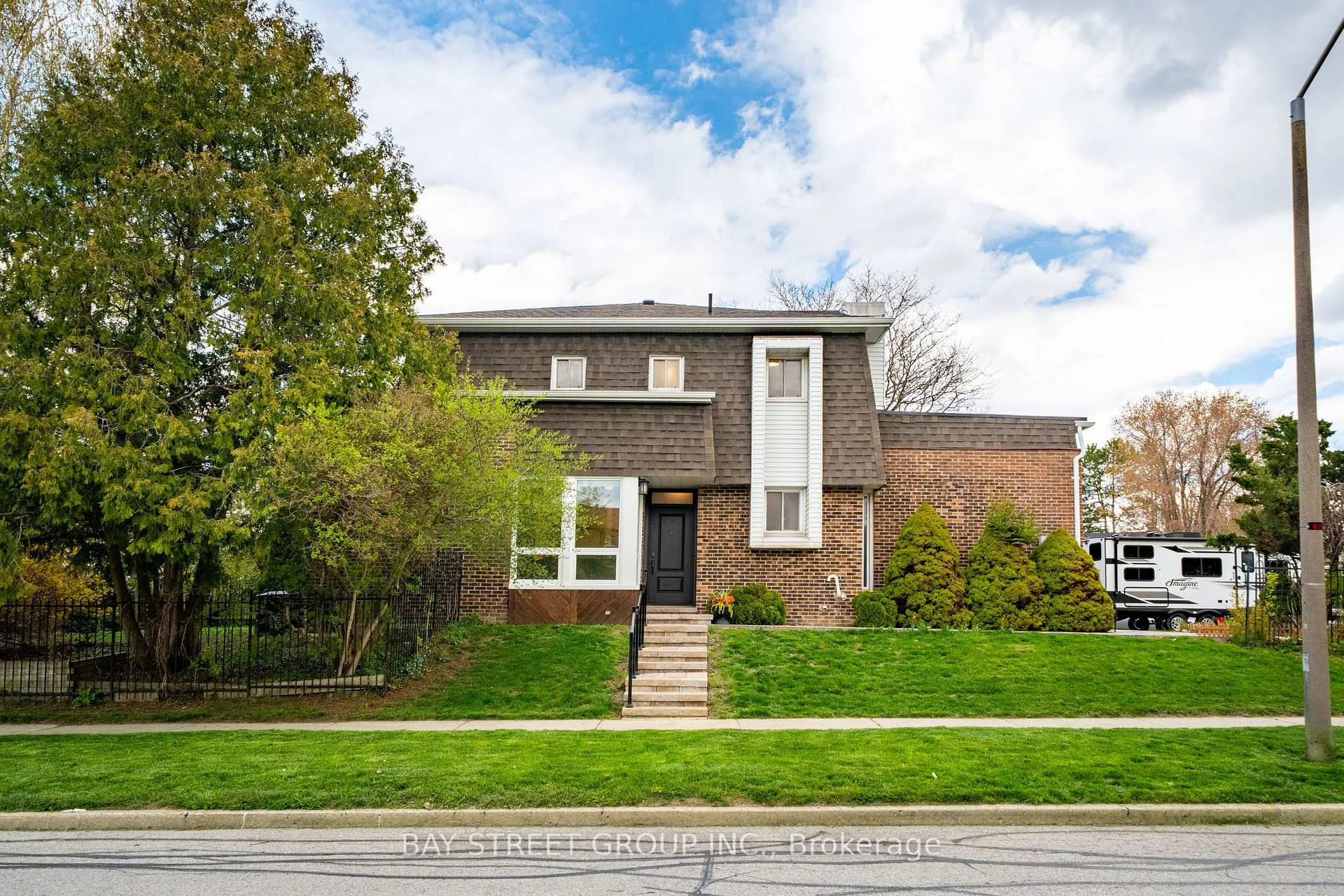 Photo 1 of 62 Captain Rolph Court, Markham, Markham Village — HOMEH