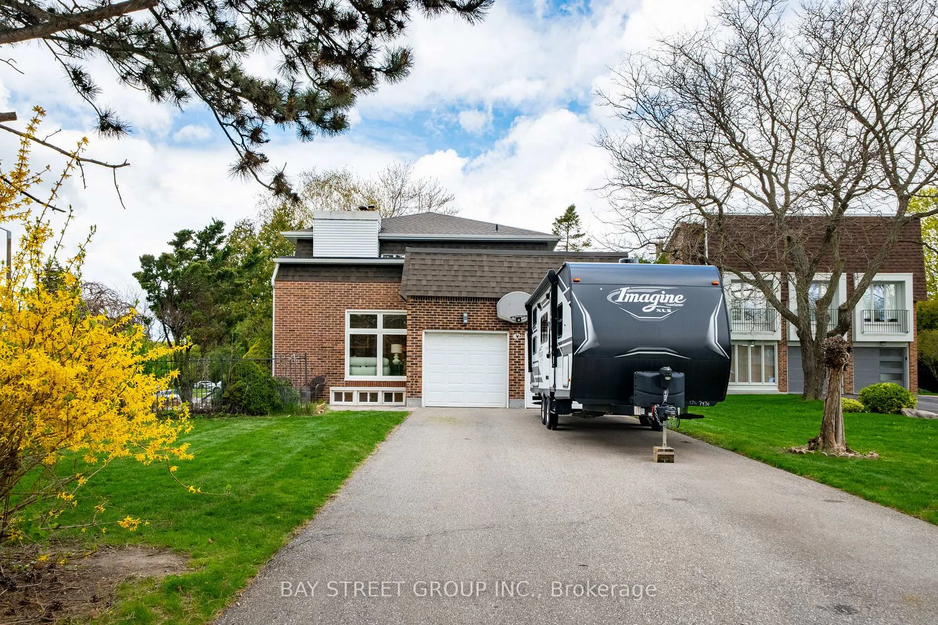 Photo 2 of 62 Captain Rolph Court, Markham, Markham Village — HOMEH