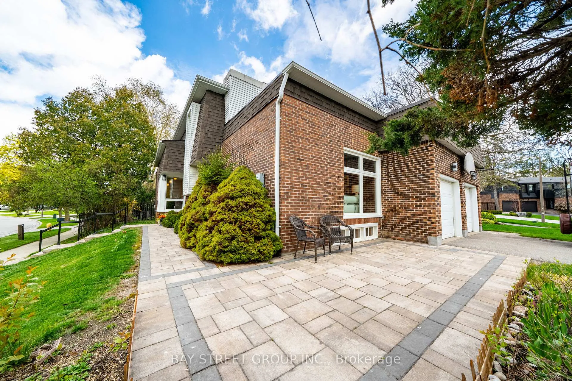 Photo 3 of 62 Captain Rolph Court, Markham, Markham Village — HOMEH