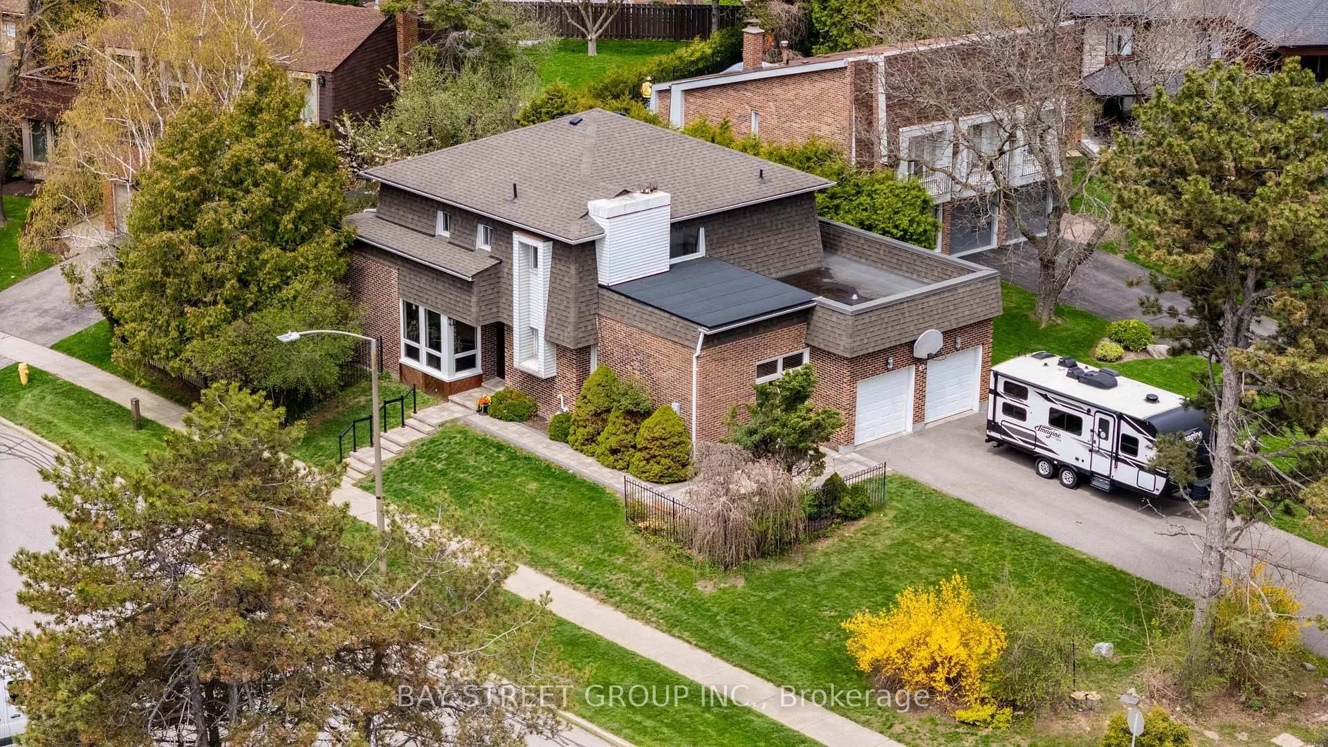 Photo 4 of 62 Captain Rolph Court, Markham, Markham Village — HOMEH
