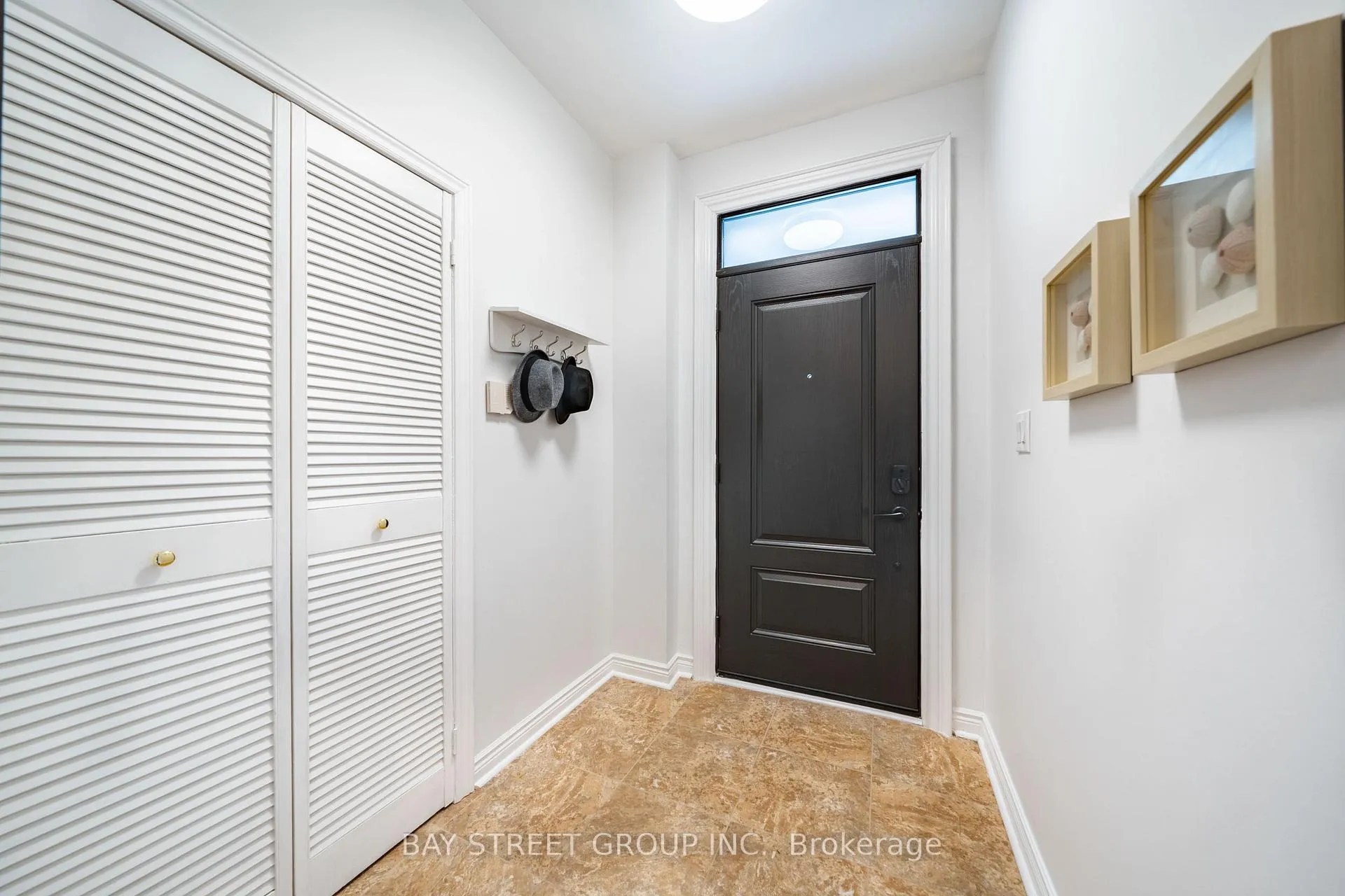 Photo 5 of 62 Captain Rolph Court, Markham, Markham Village — HOMEH
