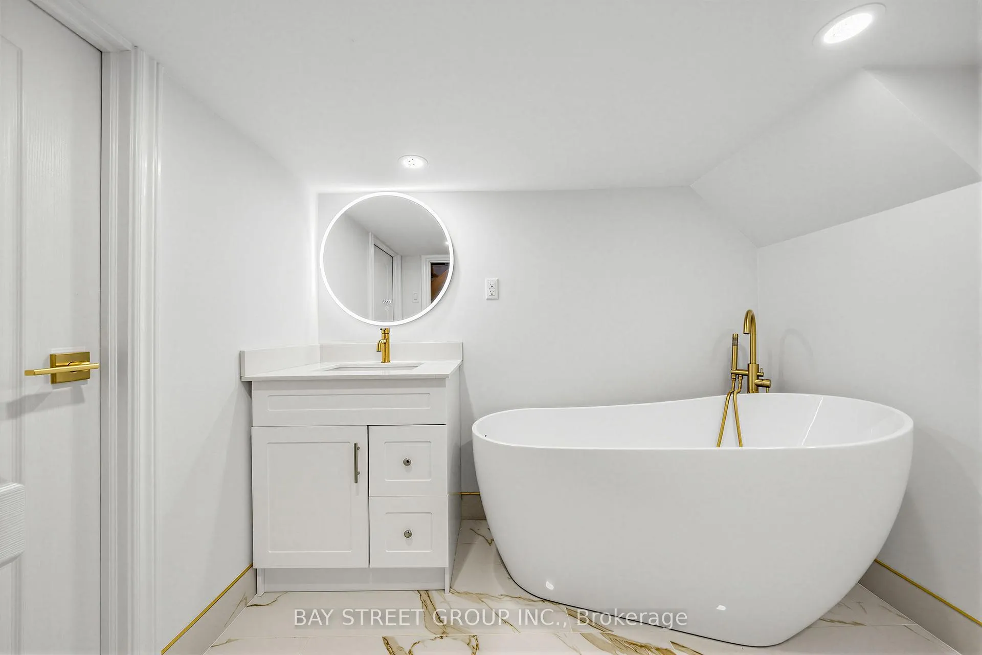 Photo 43 of 62 Captain Rolph Court, Markham, Markham Village — HOMEH