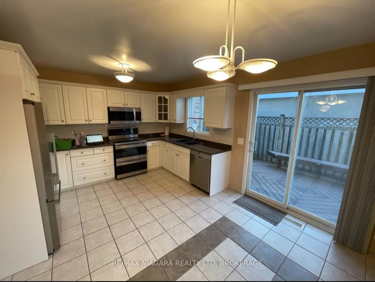Photo 2 of 7731 Mulhern Street, Niagara Falls, Ascot — HOMEH