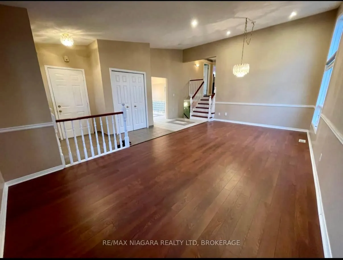 Photo 4 of 7731 Mulhern Street, Niagara Falls, Ascot — HOMEH