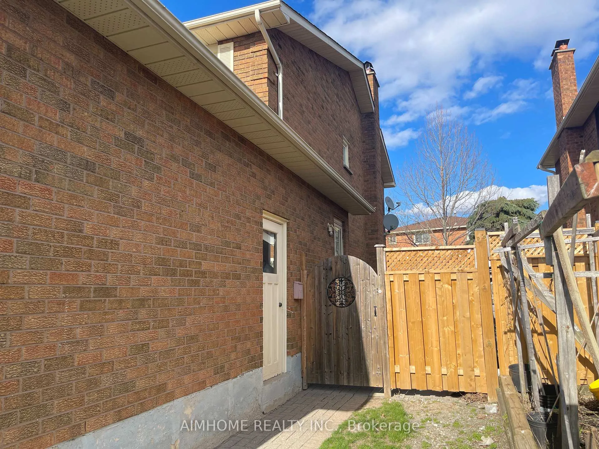 Photo 2 of Unit Bsmnt, 58 Hewlett Crescent, Markham, Markville — HOMEH